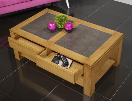 Mesa de centro con aplicación de cerámica fabricada en madera de roble macizo en Línea Contemporánea