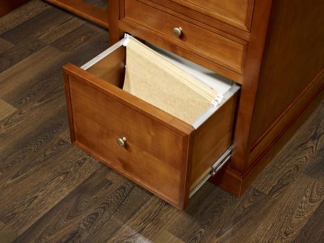 Escritorio Jeanne con 5 cajones fabricado en madera de cerezo macizo al estilo Louis Philippe