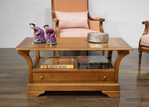 Mesa de centro Constanza fabricada en madera de cerezo macizo en estilo Louis Philippe 