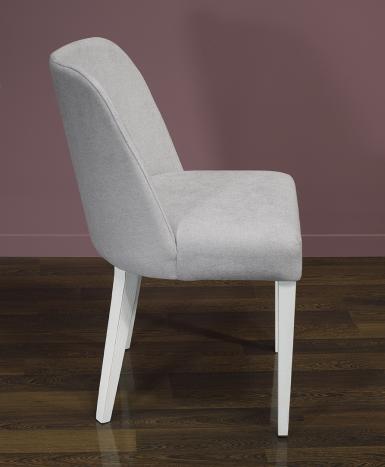 Silla Eduardo, asiento y respaldo tapizados, patas  fabricadas en madera maciza de Fresno estilo contemporáneo
