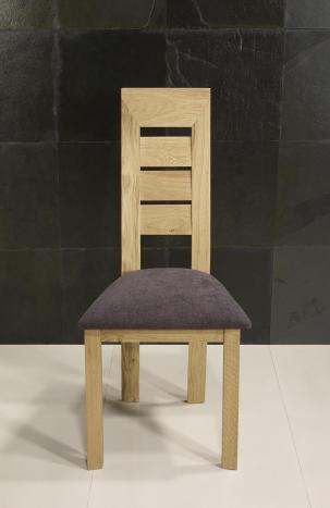 Silla Mathis fabricada en madera de roble macizo línea contemporánea