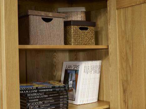 Armario Pablo de 1 puerta fabricado en madera de roble macizo en estilo Louis Philippe