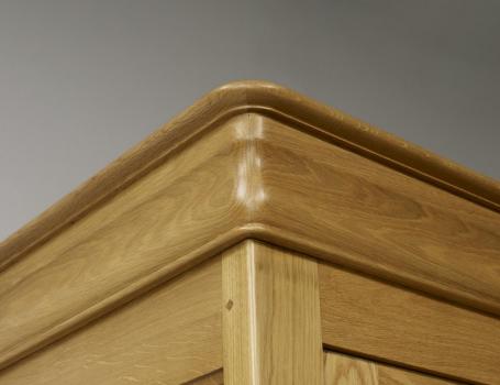 Armario Pablo de 1 puerta fabricado en madera de roble macizo en estilo Louis Philippe