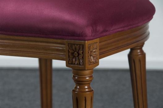 Silla Emilia fabricada en madera de Cerezo macizo estilo Louis XVI 