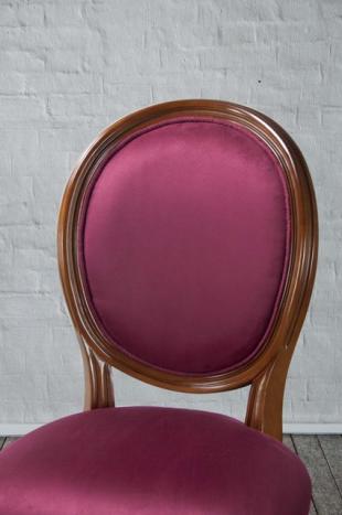Silla Emilia fabricada en madera de Cerezo macizo estilo Louis XVI 