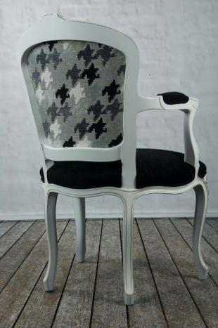 Sillón Rafael estilo Louis XV fabricado en madera de Cerezo macizo