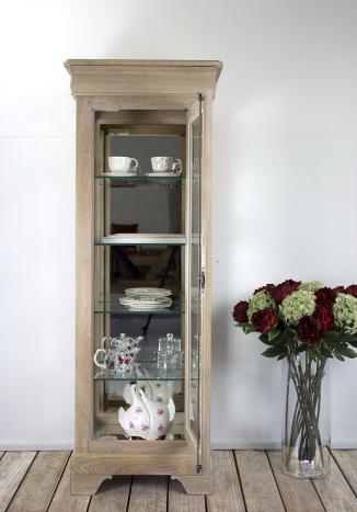 Armario vitrina de 1 puerta y 1 cajón fabricado en madera de Roble macizo al estilo Louis Philippe