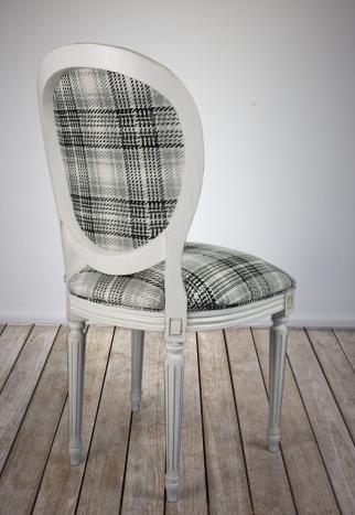 Silla Simón fabricada en madera de roble macizo estilo Louis XV acabado cepillado