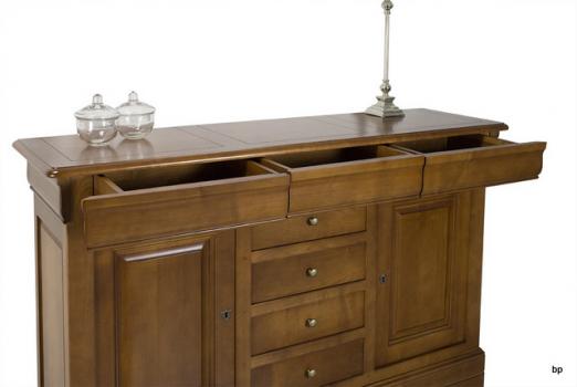 Aparador de 2 puertas y 7 cajones fabricado en madera de cerezo macizo al estilo Louis Philippe
