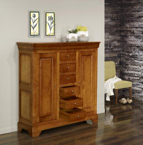 Aparador de 2 puertas y 6 cajones fabricados en madera de cerezo macizo al estilo Louis Philippe