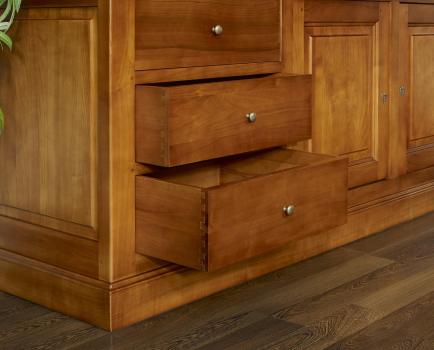 Biblioteca Melanie de 2 cuerpos fabricada en madera de cerezo maciza al estilo Louis Philippe ancho de 240cm
