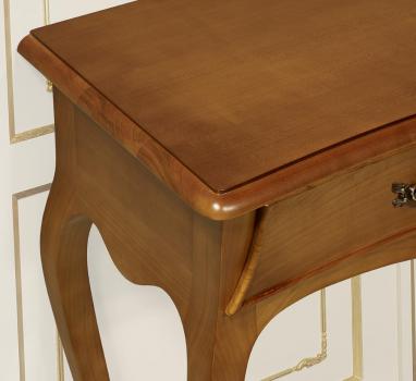 Consola Anne-Luce fabricada en madera de cerezo macizo estilo Louis XV