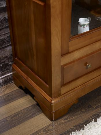 Armario vitrina Martina de 2 puertas fabricado  en madera de cerezo macizo al estilo Louis Philippe