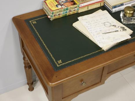 Escritorio Tomás  fabricado en madera de  roble macizo al estilo Louis Philippe