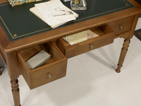 Escritorio Tomás  fabricado en madera de  roble macizo al estilo Louis Philippe