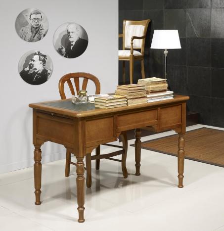 Escritorio Tomás  fabricado en madera de  roble macizo al estilo Louis Philippe