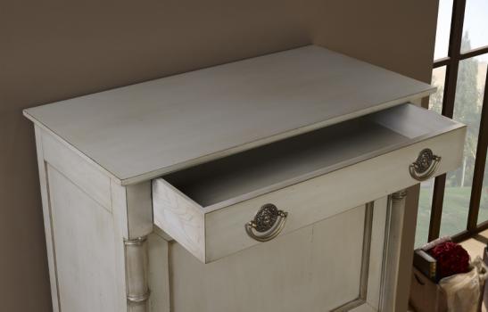 Secretaria estilo francés Imperio Margot fabricada en madera de cerezo macizo lacado pátina gris envejecida
