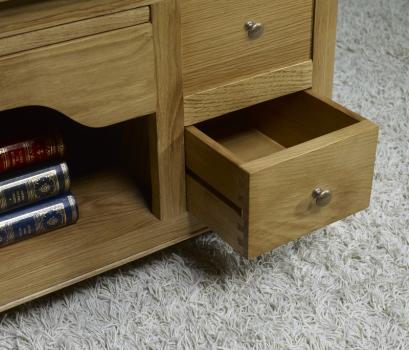 Mesa de centro con juego de ajedrez fabricada en madera de roble macizo estilo Louis Philippe