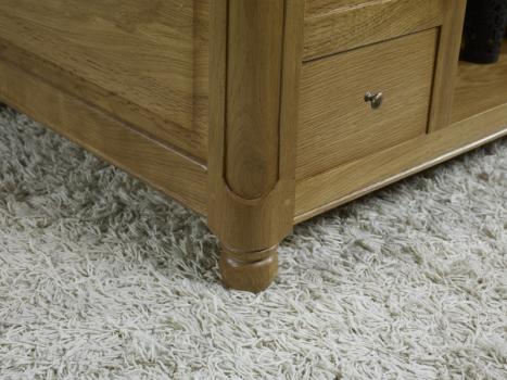 Mesa de centro con juego de ajedrez fabricada en madera de roble macizo estilo Louis Philippe