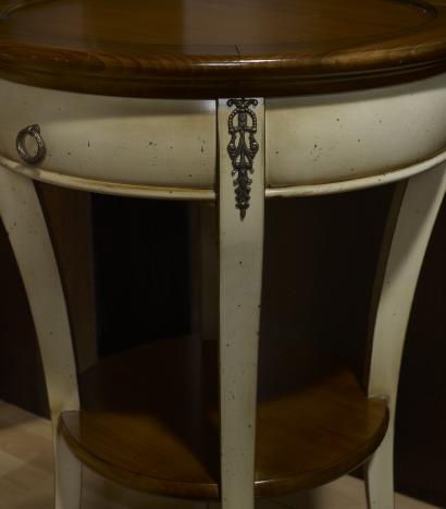 Recibidor Adèle fabricado en madera de cerezo macizo en estilo Directoire