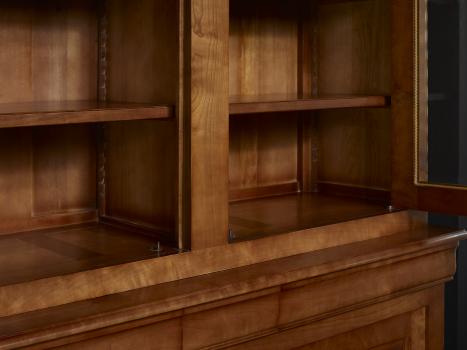 Biblioteca Luisa de 2 cuerpos y 2 puertas fabricada en madera maciza de cerezo en estilo Louis Philippe