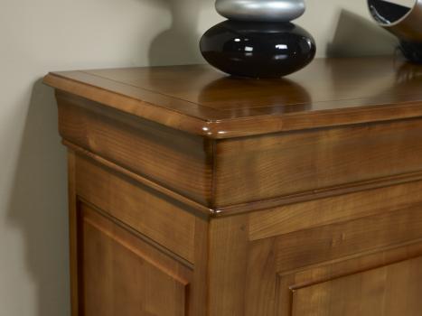 Aparador Salome de 2 puertas fabricado en madera de cerezo macizo al estilo Louis Philippe