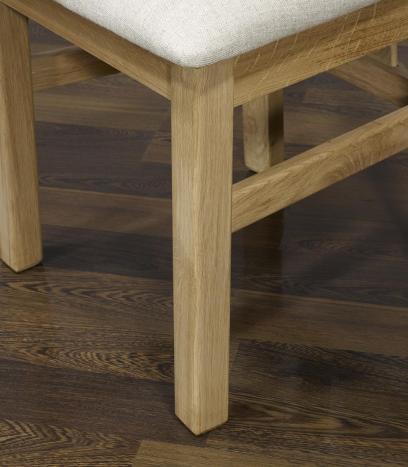 Silla Leonor fabricada en madera de roble macizo asiento de tela Lin acabado roble cepillado