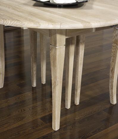 Mesa de comedor redonda fabricada en madera de roble macizo al estilo Louis Philippe diámetro 110 con 5 extensíones
