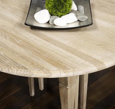 Mesa de comedor redonda fabricada en madera de roble macizo al estilo Louis Philippe diámetro 110 con 5 extensíones