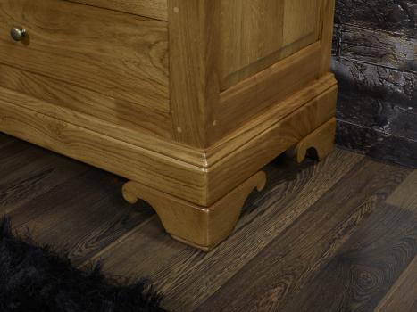 Cajonera Mateus fabricada en madera maciza de roble al estilo Louis Philippe 
