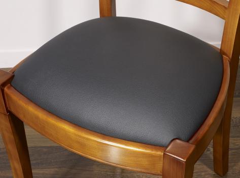 Silla Lou fabricada en madera de cerezo macizo de estilo Louis Philippe
