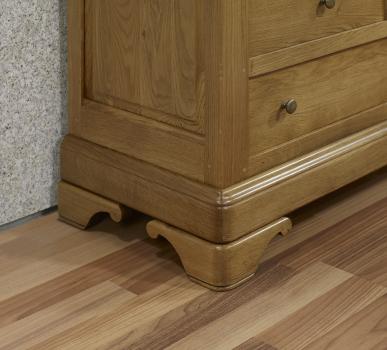 Cómoda Ludovic fabricada en madera maciza de roble en estilo Louis Philippe 