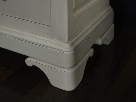 Mesa de noche 1 cajón 1 puerta Laura hecho en madera maciza de cerezo estilo Louis Philippe acabado Cerezo Pátina Crema
