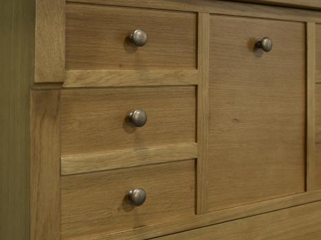 Mueble zapatero fabricado en madera de Roble al estilo Louis Philippe 