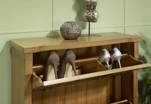 Mueble zapatero fabricado en madera de Roble al estilo Louis Philippe 