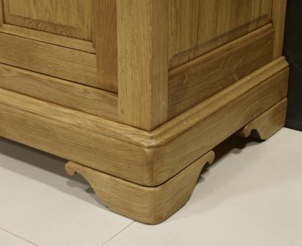 Aparador 2 puertas fabricado en madera de roble macizo al estilo Louis Philippe 
