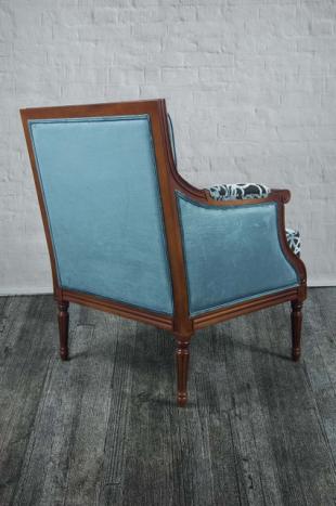 Sillón de estilo Luis XVI fabricado en madera maciza de Haya