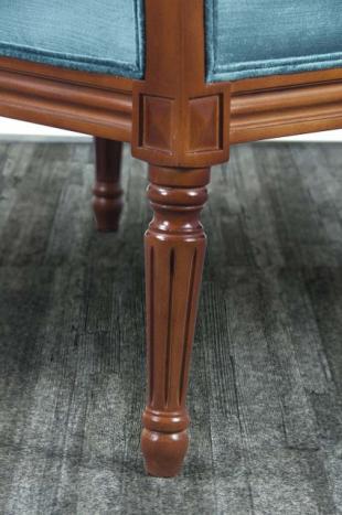 Sillón de estilo Luis XVI fabricado en madera maciza de Haya