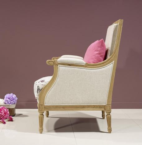 Sillón de estilo Luis XVI fabricado en madera de roble macizo de acabado Roble Natural
