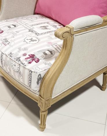 Sillón de estilo Luis XVI fabricado en madera de roble macizo de acabado Roble Natural