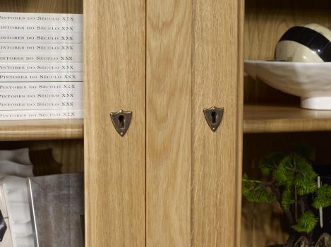 Armario vitrina Antoine de 2 puertas fabricado en madera de roble macizo al estilo Louis Philippe