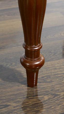 Silla Marion tallada a mano fabricada en madera maciza de Haya al estilo Louis Philippe