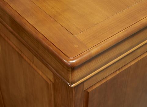 Aparador Camille fabricado en madera de cerezo macizo al estilo Louis Philippe