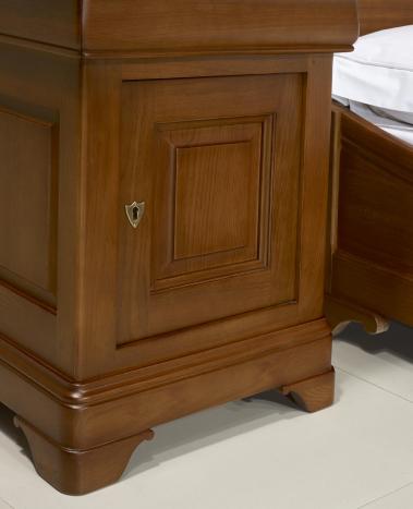 Mesa de noche 1 cajón 1 puerta Hugo fabricada en roble sólido estilo Louis Philippe acabado Roble Medio