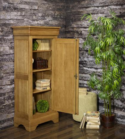 Armario Leo de 1 puerta y 1 cajón fabricado en madera de roble macizo estilo Louis Philippe