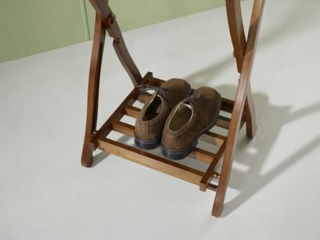 Galán de noche Nathalie fabricado en madera de cerezo macizo en estilo Louis Philippe