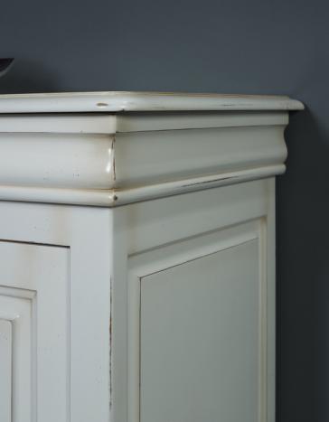 Aparador de  4 puertas y 4 cajones fabricado en madera de cerezo macizo al estilo Louis Philippe 