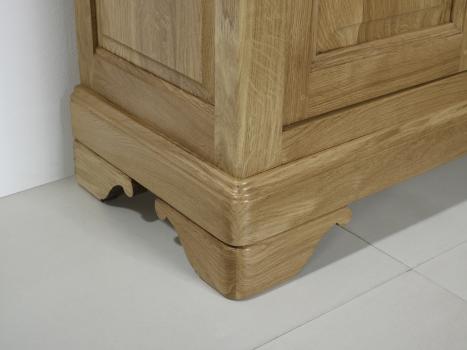 Aparador Aldo de 3 puertas fabricado en madera de roble macizo al estilo Louis Philippe