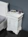 Mesa de noche 1 cajón 1 puerta Clémence fabricado en madera maciza de cerezo estilo Louis Philippe acabado Cerezo Pátina Marfil