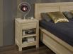 Mesa de noche de 1 cajón y 1 receso fabricada en madera de roble sólido colección naturaleza
